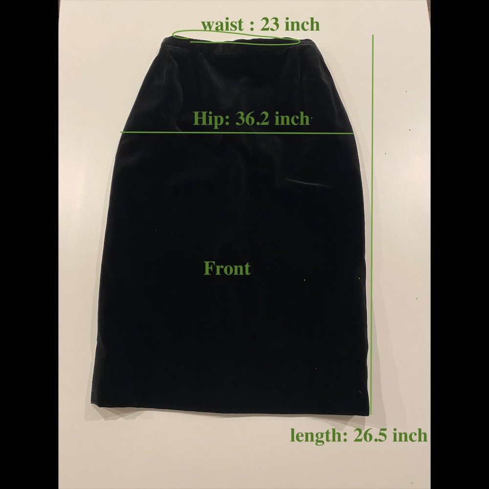 Chanel Vintage Knee-length black velvet skirt